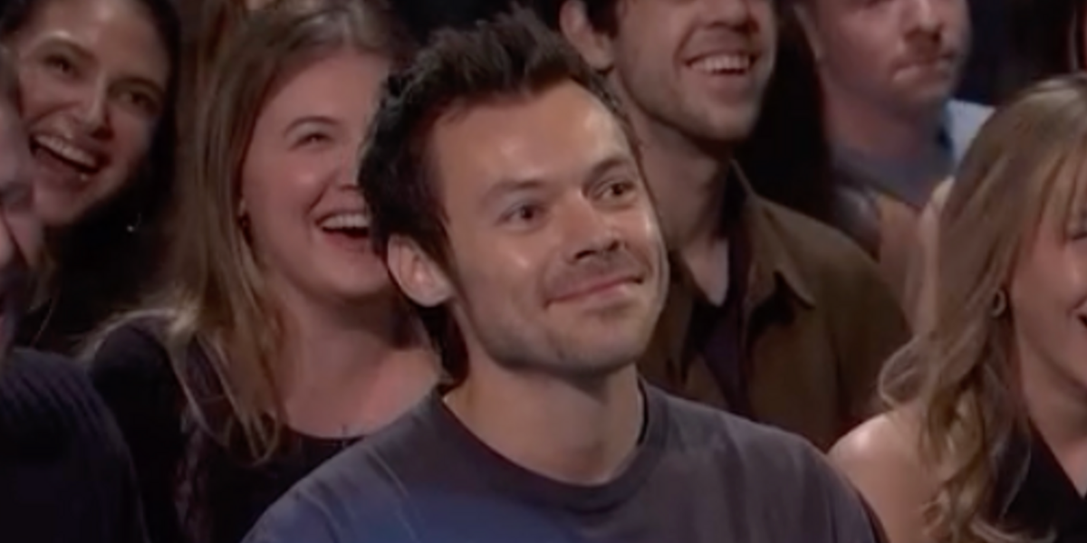 Harry Styles makes a surprise SNL appearance in a smiley vintage tee