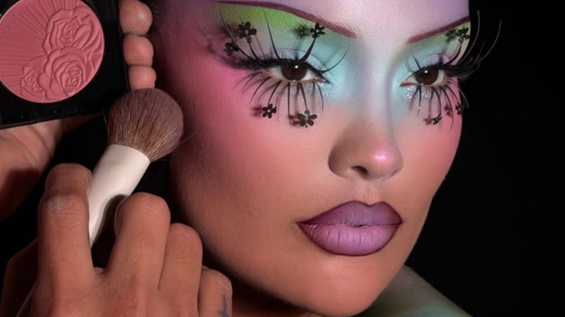 This plus-size model is captivating internet users with her makeup