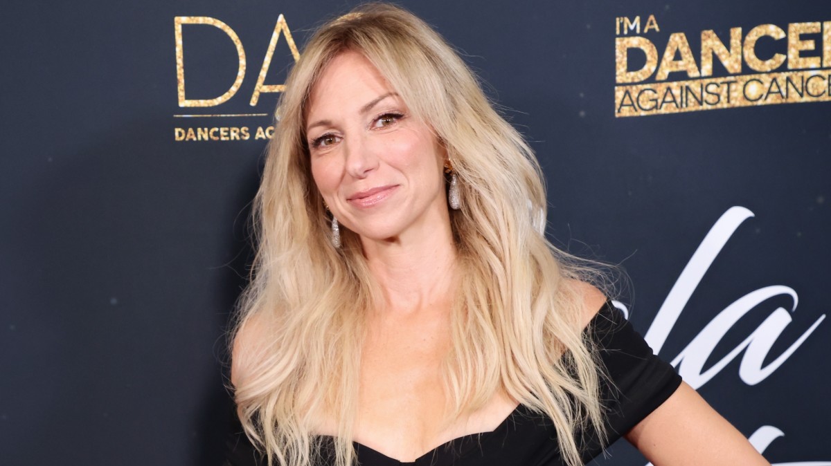 Debbie Gibson urges fans to prioritize health after hospital stay
