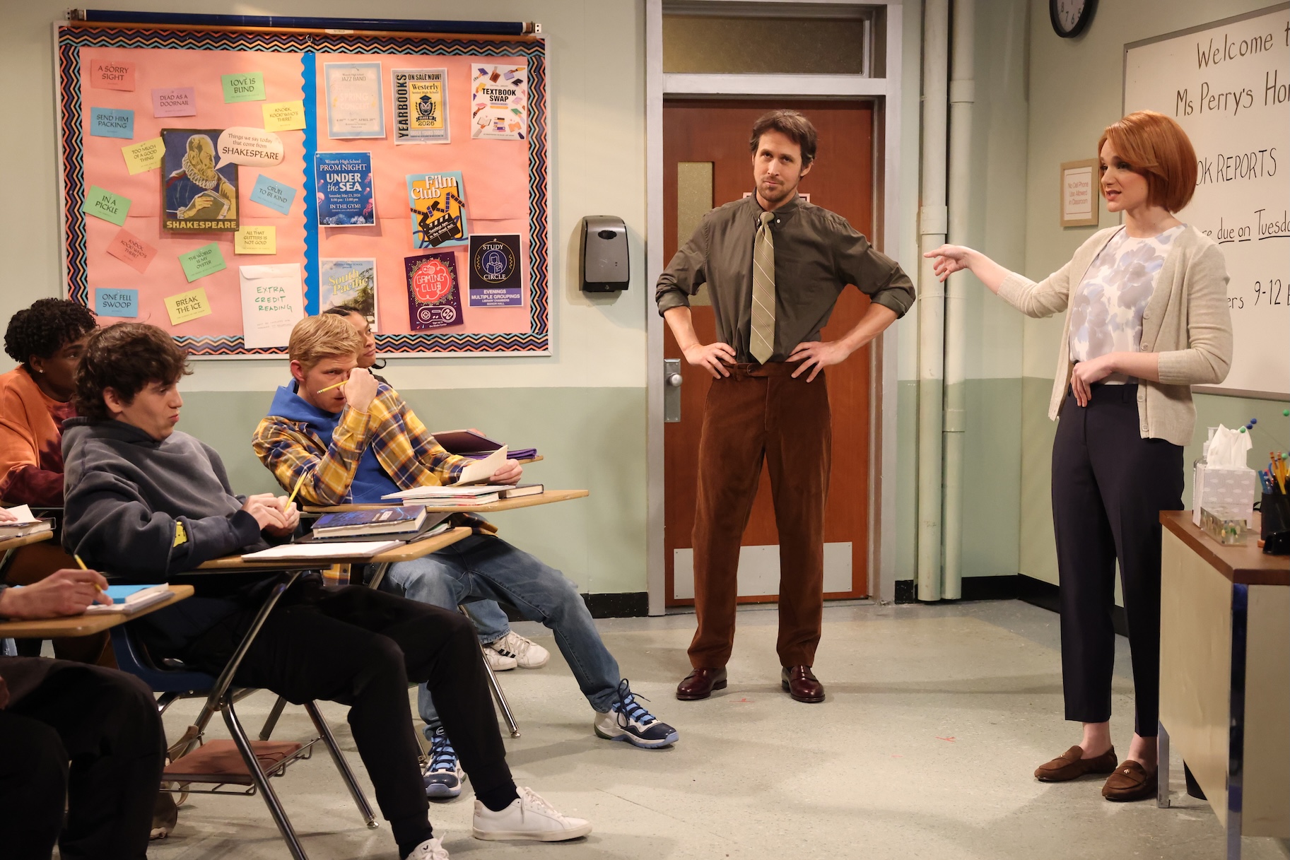 SNL writers’ surprise “Passing Notes” prank had Ryan Gosling & Ashley Padilla breaking